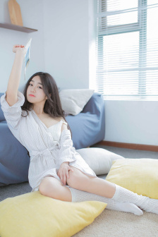 二曲亭亭玉女峰邻水插花像谁用